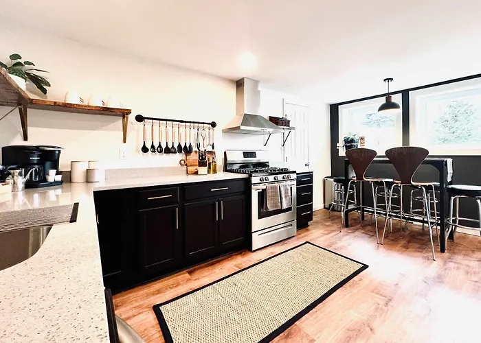 Off Street Parking - Mins To Downtown & Stadiums Pittsburgh