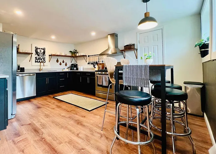 Holiday home Off Street Parking - Mins To Downtown & Stadiums