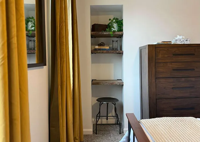 Off Street Parking - Mins To Downtown & Stadiums * Pittsburgh