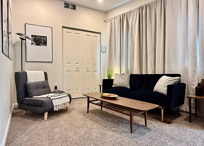 Off Street Parking - Mins To Downtown & Stadiums Pittsburgh