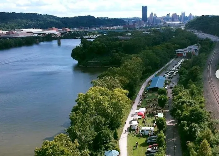 Off Street Parking - Mins To Downtown & Stadiums * Pittsburgh