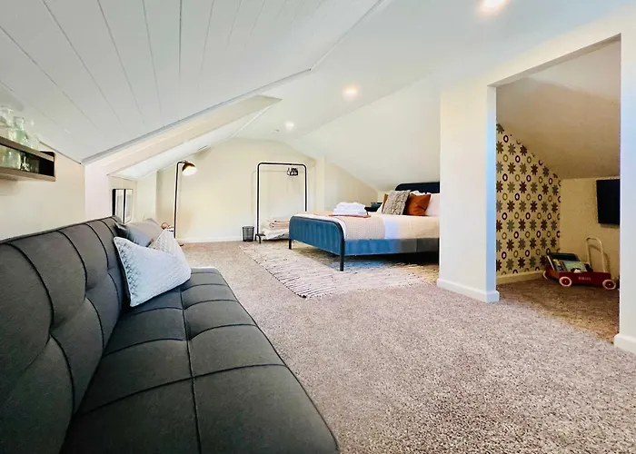 Off Street Parking - Mins To Downtown & Stadiums * Pittsburgh