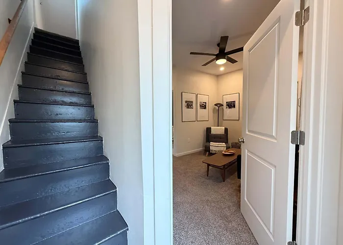 Holiday home Off Street Parking - Mins To Downtown & Stadiums Pittsburgh